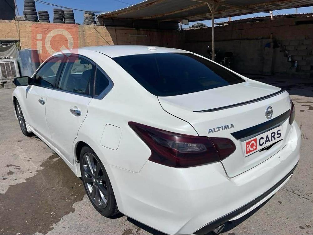 نيسان ألتيما